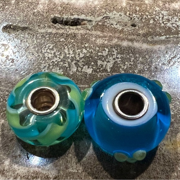 Authentic Trollbeads Set 2-Light Blue Braid & Turquoise Green Buds Murano Glass - Picture 6 of 9